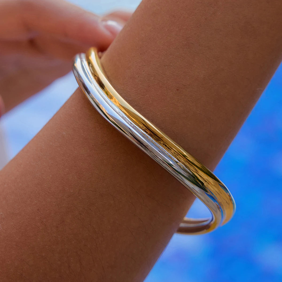 KIKA Minimalist 18K Gold Color Plated Stainless Steel Double Color Line Wave Bracelet Women's Jewelry Party Gift