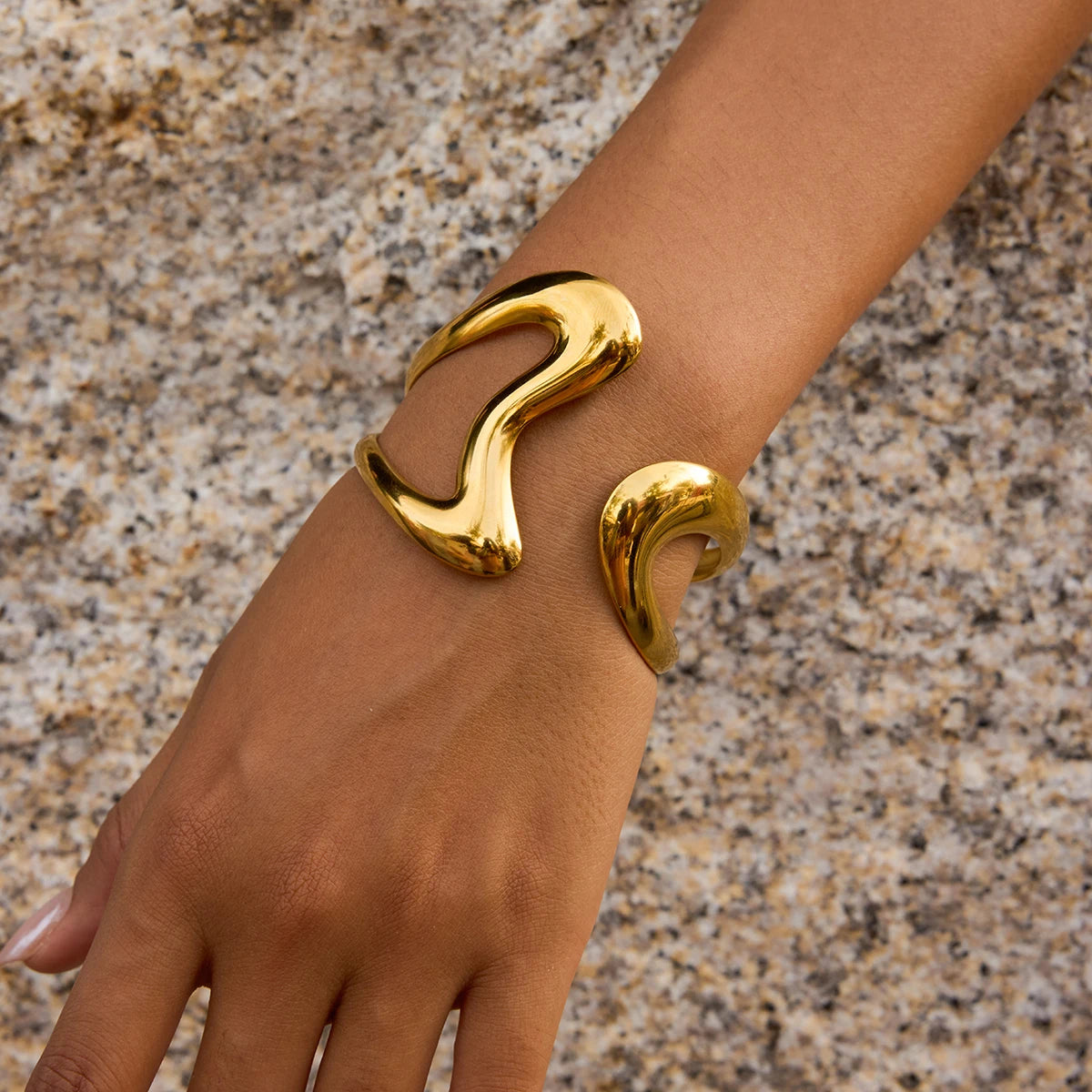 Minimalist Line Double Layered Hollow Asymmetric Wave Bracelet