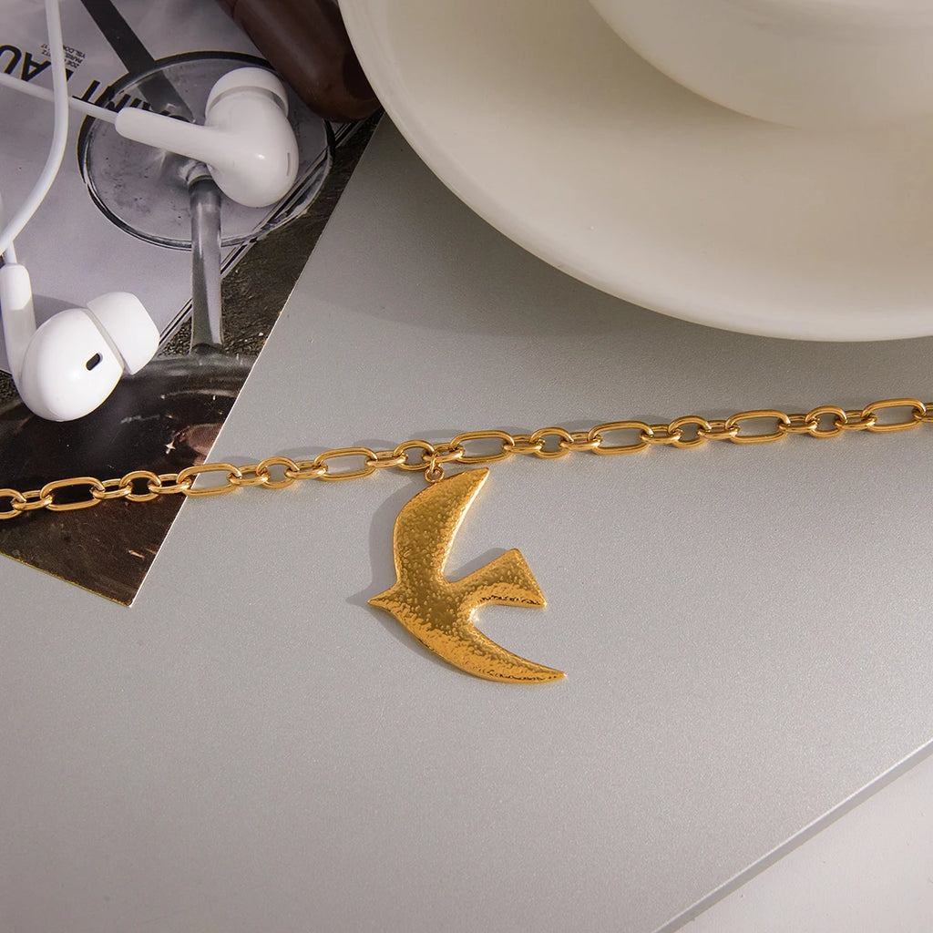 Kika Classic Flying Bird Hammer Pattern Peace Dove Pendant Necklace