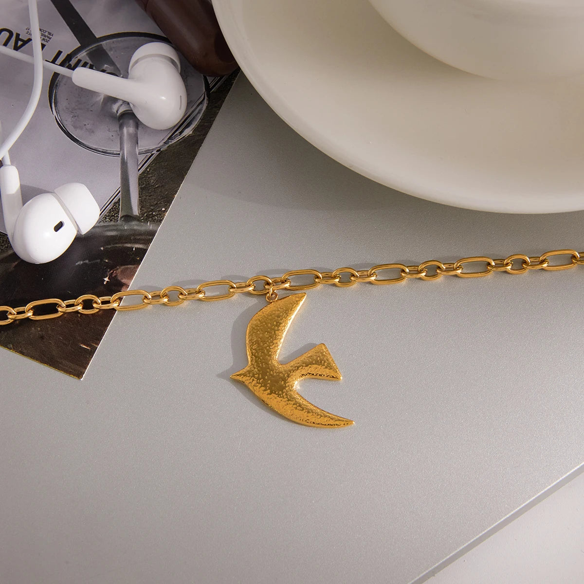 Kika Classic Flying Bird Hammer Pattern Peace Dove Pendant Necklace