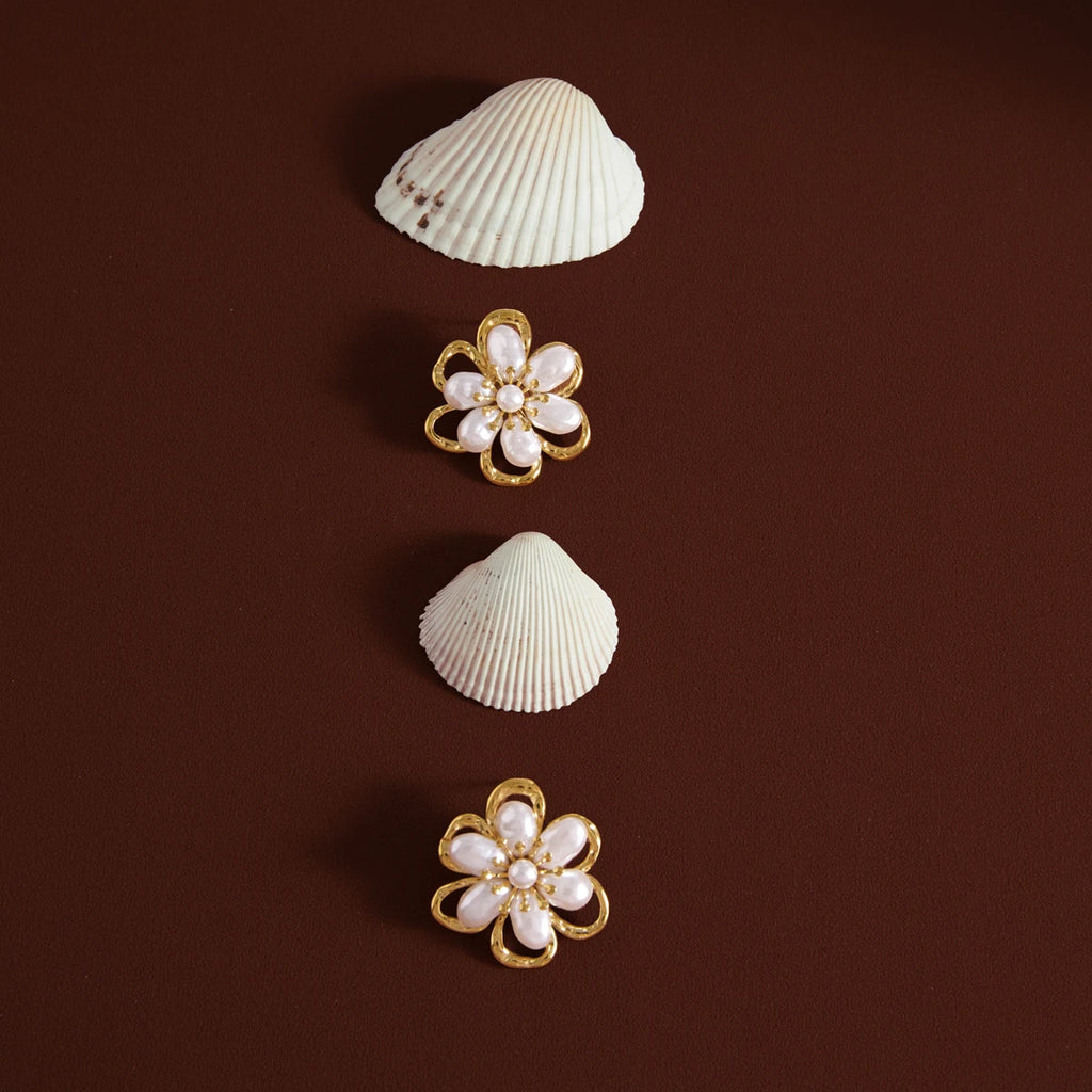 Kika Elegant Imitation Pearl Flower Stud Earrings