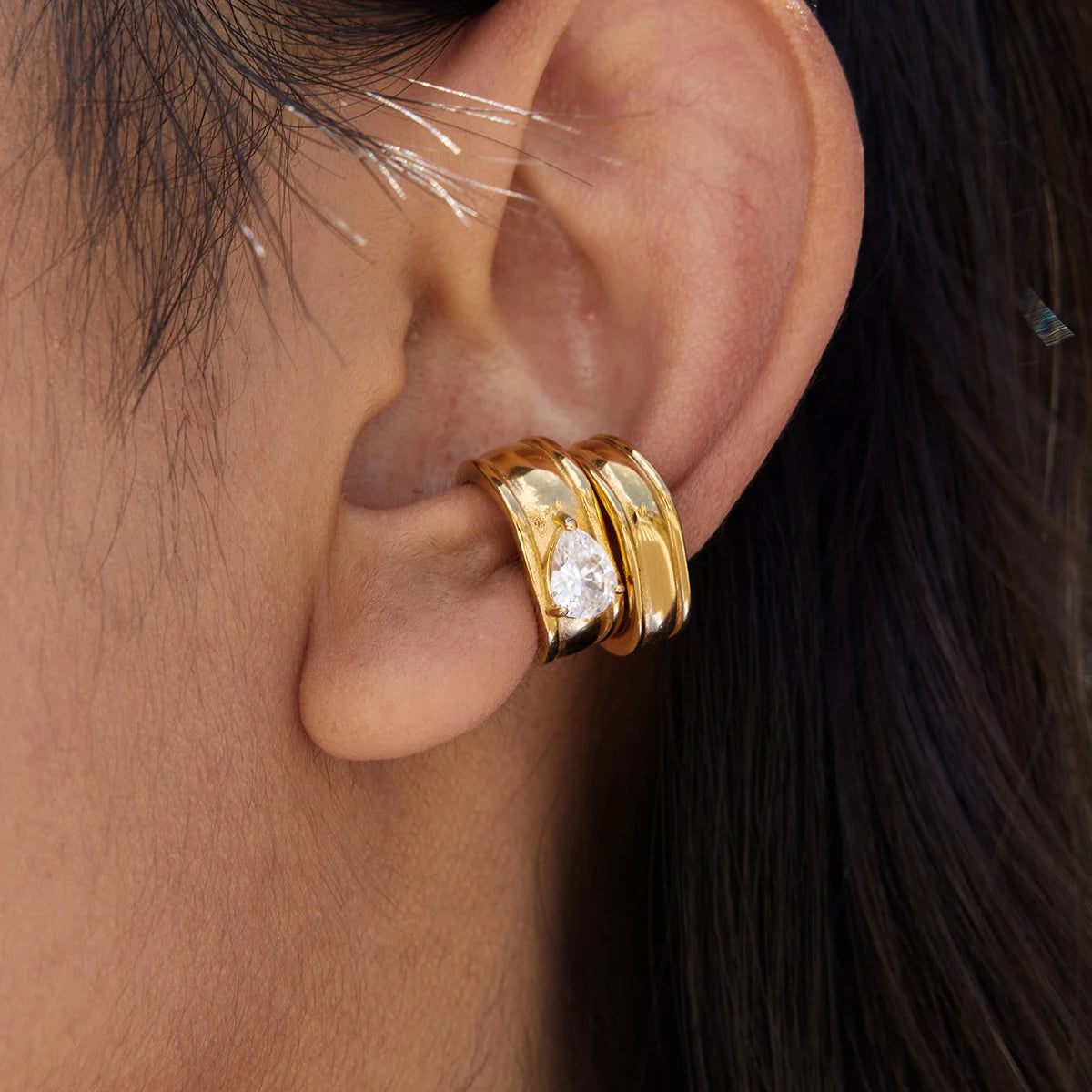 Kika Minimalist Classic  Inlay Droplet Shaped Zircon Ear Clip
