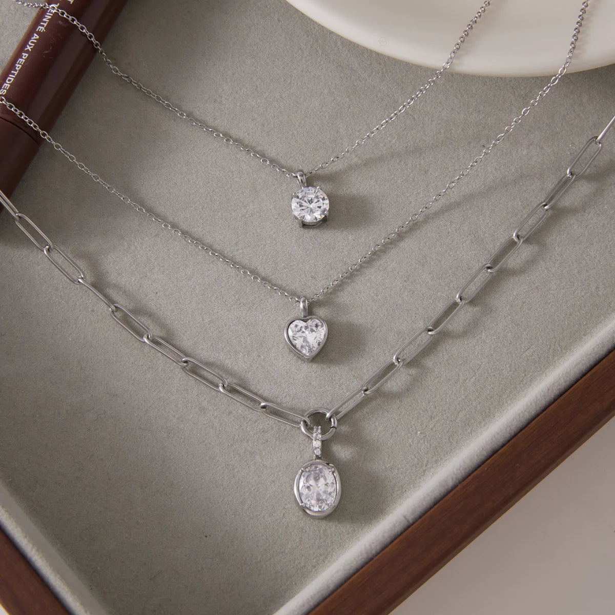 Kika Delicate Geometric Round Heart Zircon Pendant Necklace