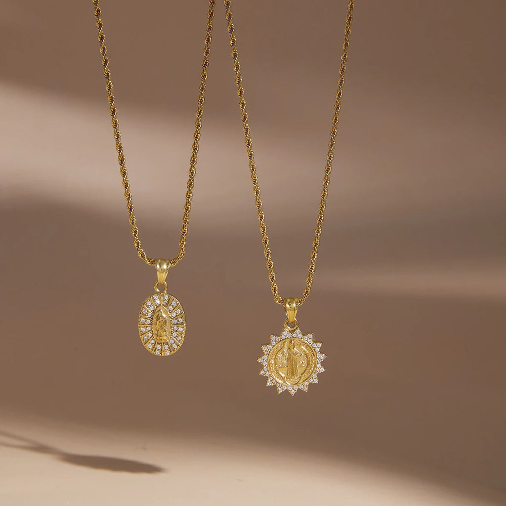 Kika Delicate White Zircon Relief Figure Pendant Sun Shaped Fried Dough Twists Chain Necklace
