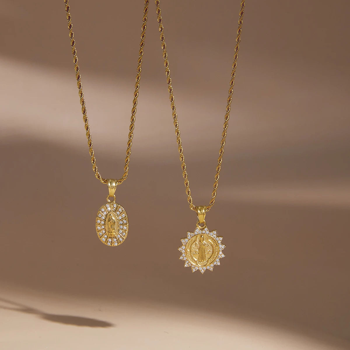 Kika Delicate White Zircon Relief Figure Pendant Sun Shaped Fried Dough Twists Chain Necklace