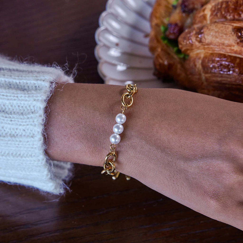 Kika Minimalist Classic 18K Gold Color Plated Bowknot Pendant Glass Pearl Bracelet Waterproof Stainless Steel