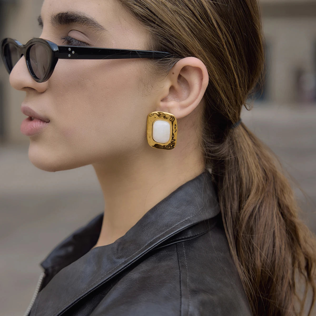 Kika Vintage White Resin Stud Earrings