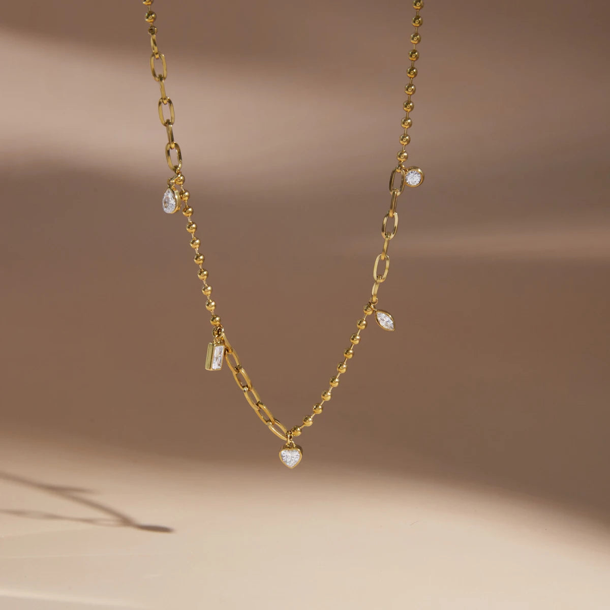 Kika Classic Geometric Zircon Pendant Necklace ñ