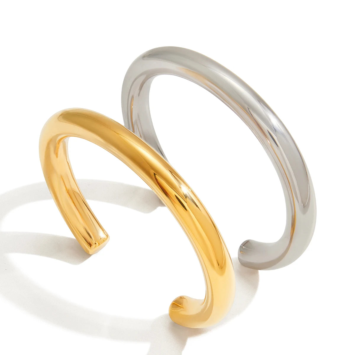 KIKA Minimalist Round Bracelet PVD Plated Stainless Steel 316L