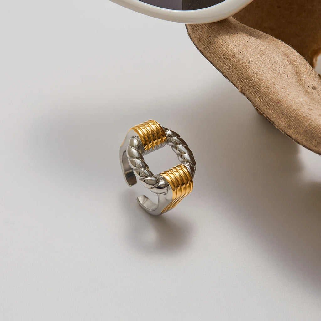 Kika Simple Classic Two tone Rib Fried Dough Twists Hollow out Ring