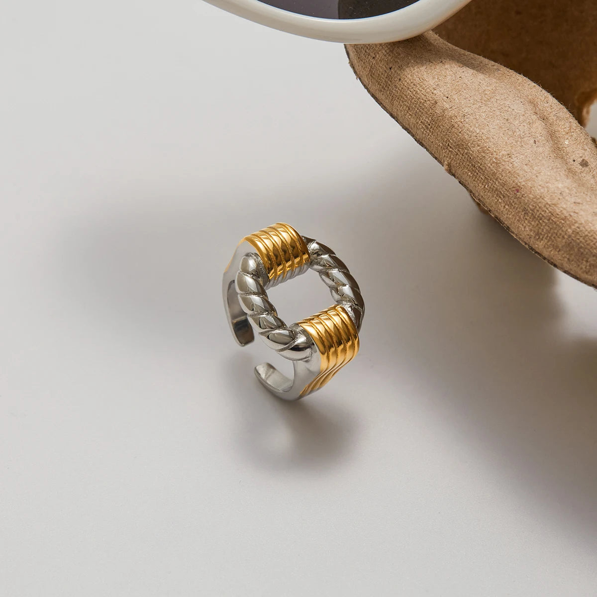 Kika Simple Classic Two tone Rib Fried Dough Twists Hollow out Ring