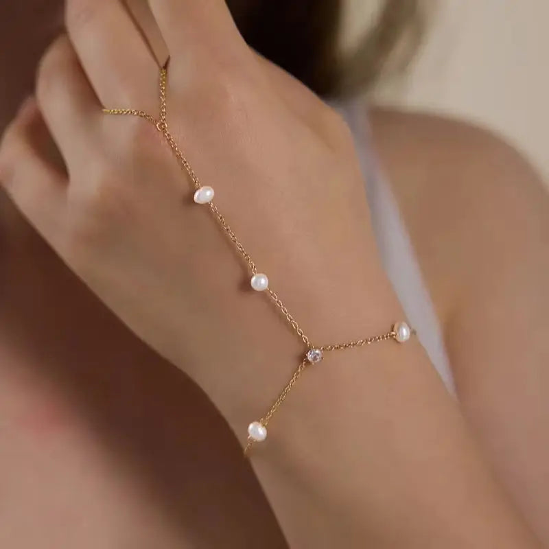 Kika Elegant Freshwater Pearl Round Zircon Finger Bracelet