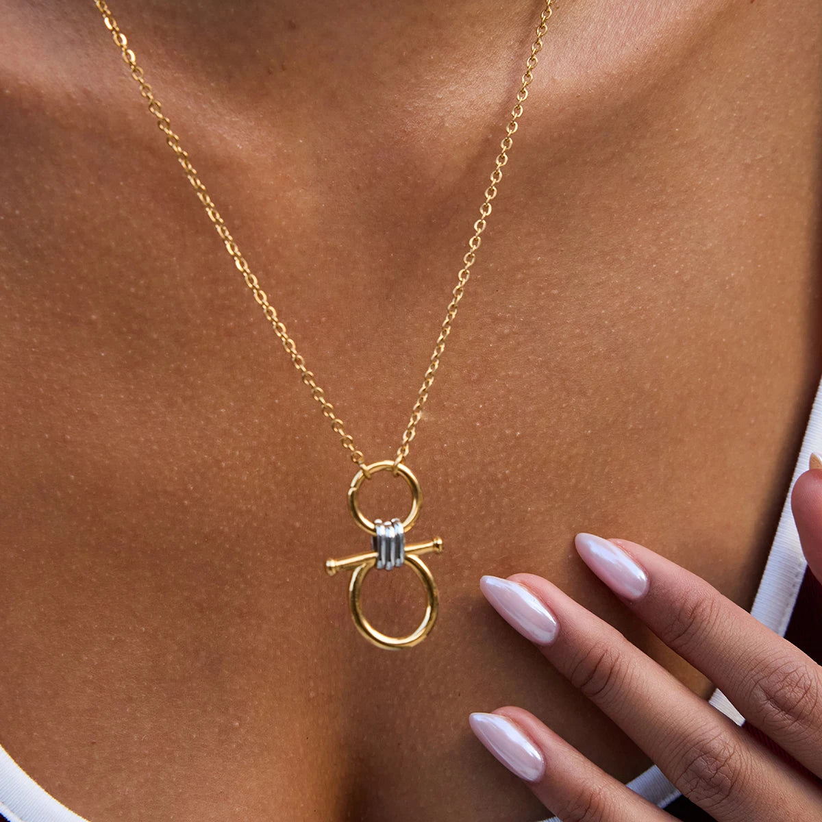 Kika Personality Equestrian Design Smooth Hollow Pendant Necklace