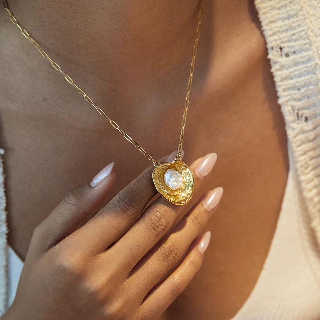 Kika Elegant Pearl Geometric Pendant Necklace