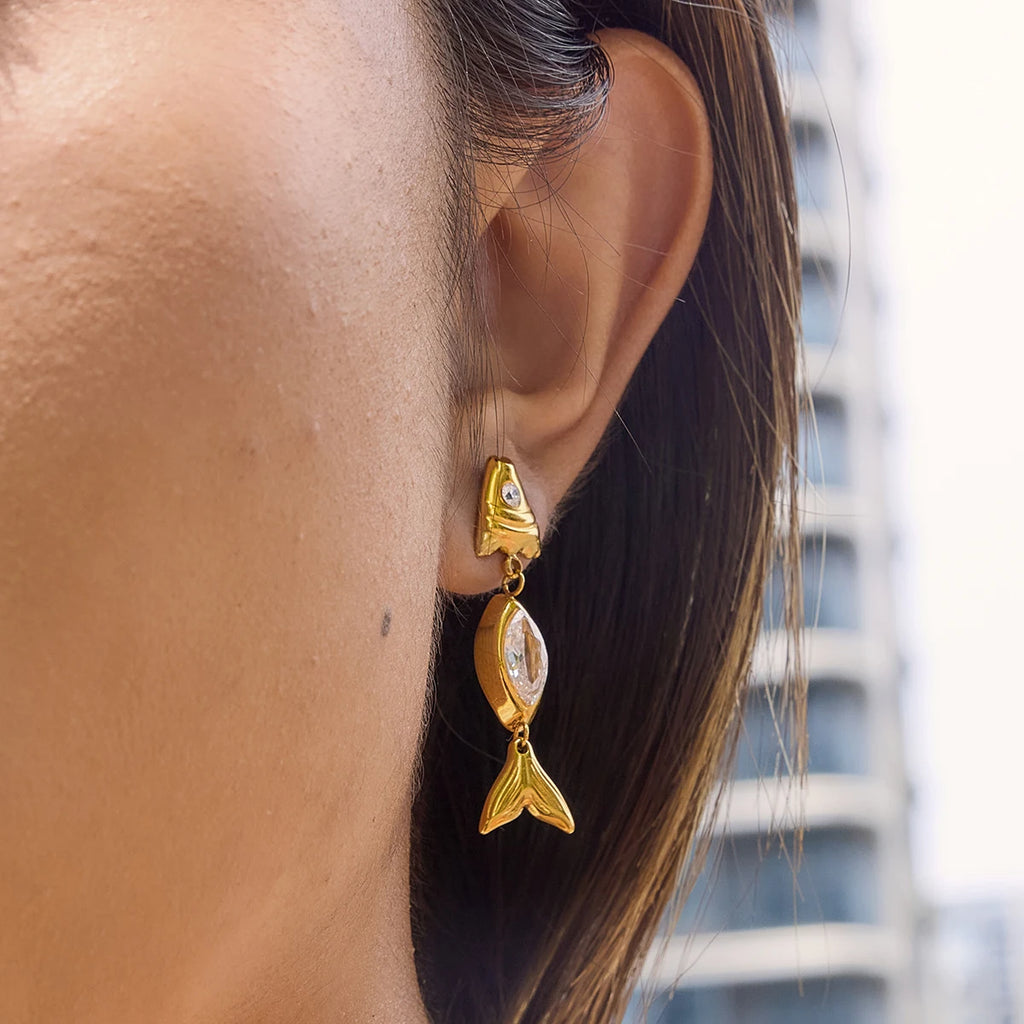 Kika Classic White Horse Eye Zircon Fish Pendant Earrings