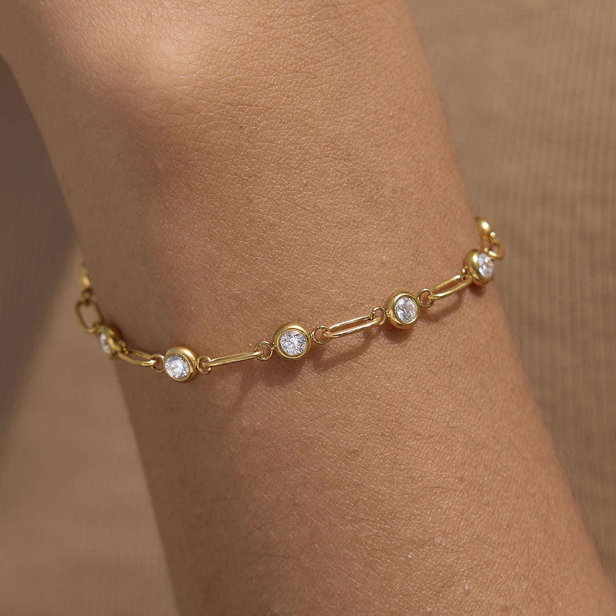 Kika Delicate White Round Water Droplets Zircons Paperclip Chain Bracelets