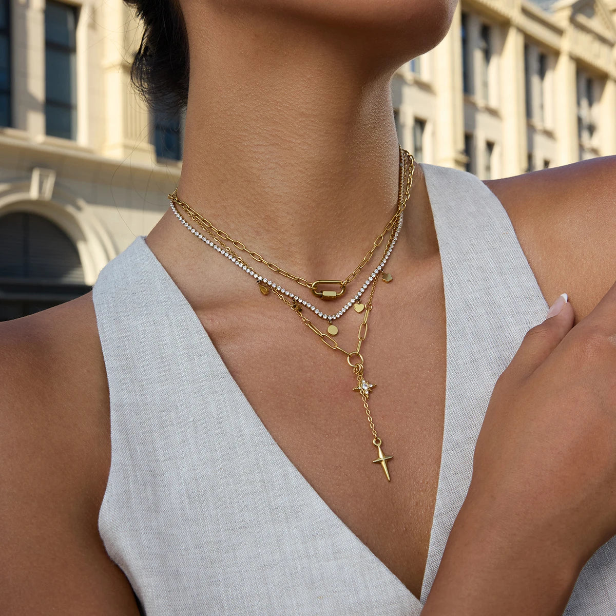 Kika Simple Classic  Rhinestone Smooth Four Star Pendant Necklace