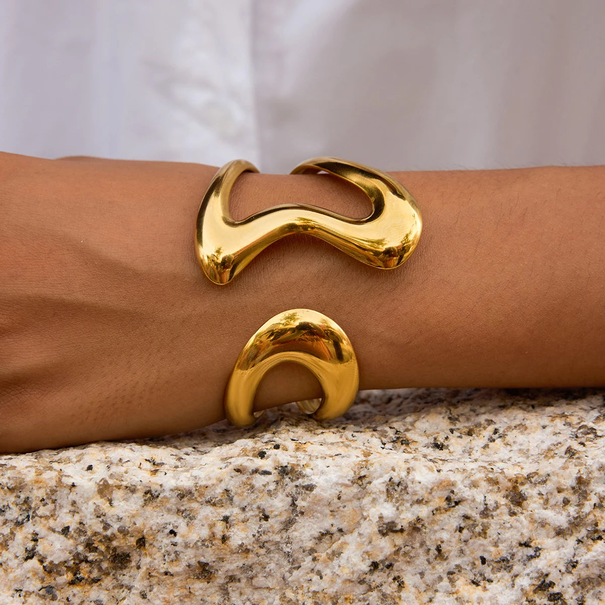 Minimalist Line Double Layered Hollow Asymmetric Wave Bracelet