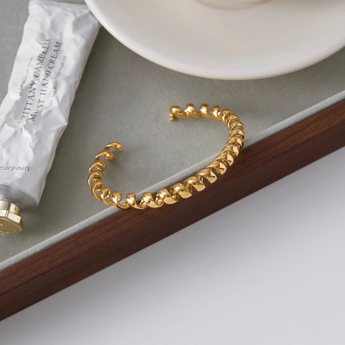 Spiral Multi-Layer Surround Telephone Line Open Bracelet