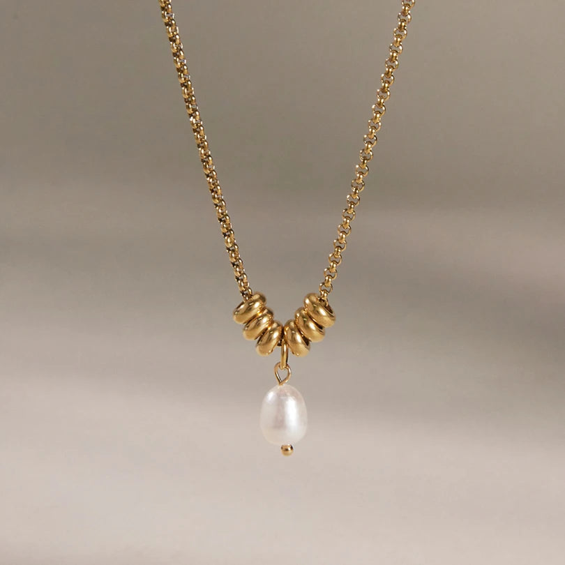 KIKA Elegant Freshwater Pearl Pendant Necklace PVD Gold Plated Stainless Steel 316L