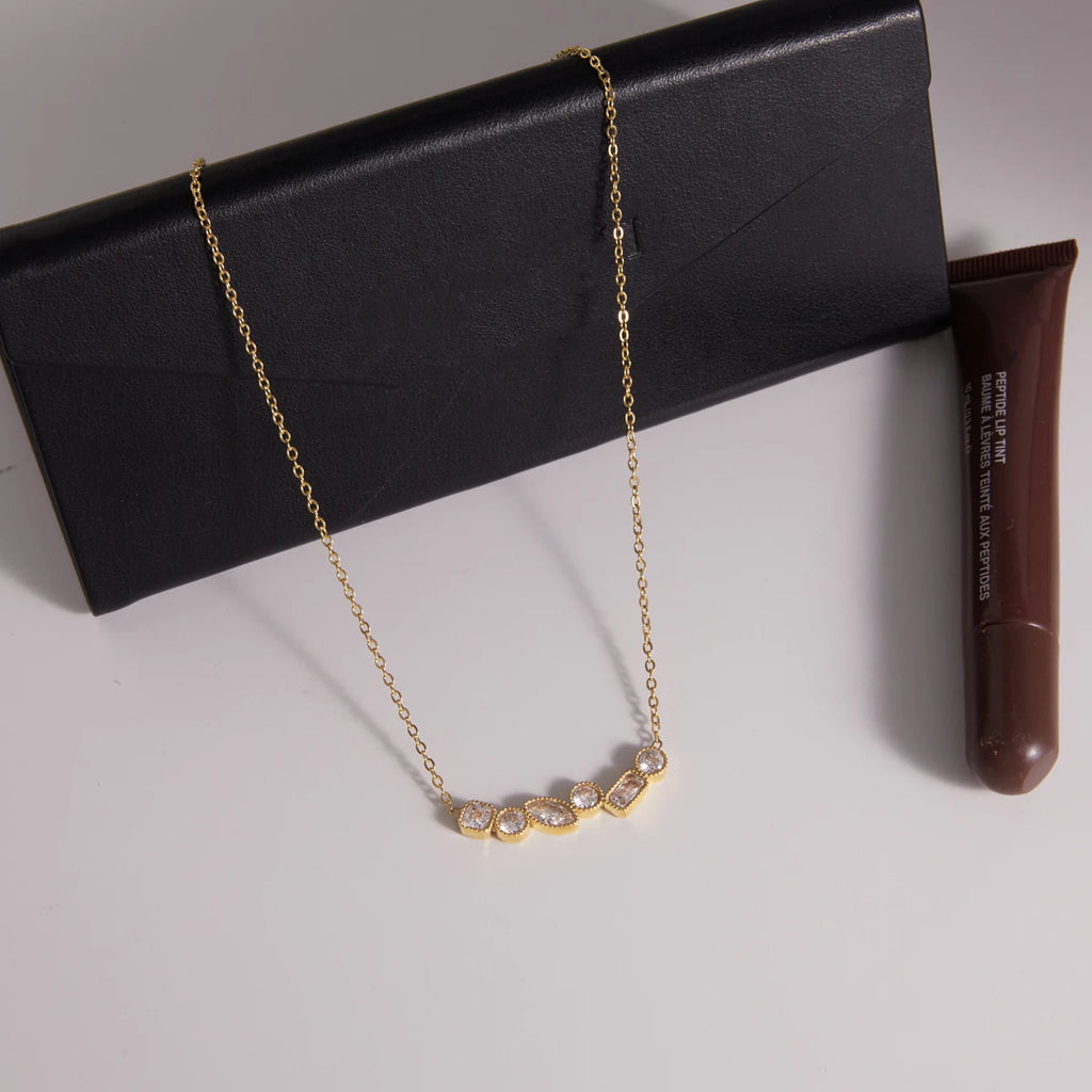 Kika Geometric Zircon Smile Shape Pendant Necklace
