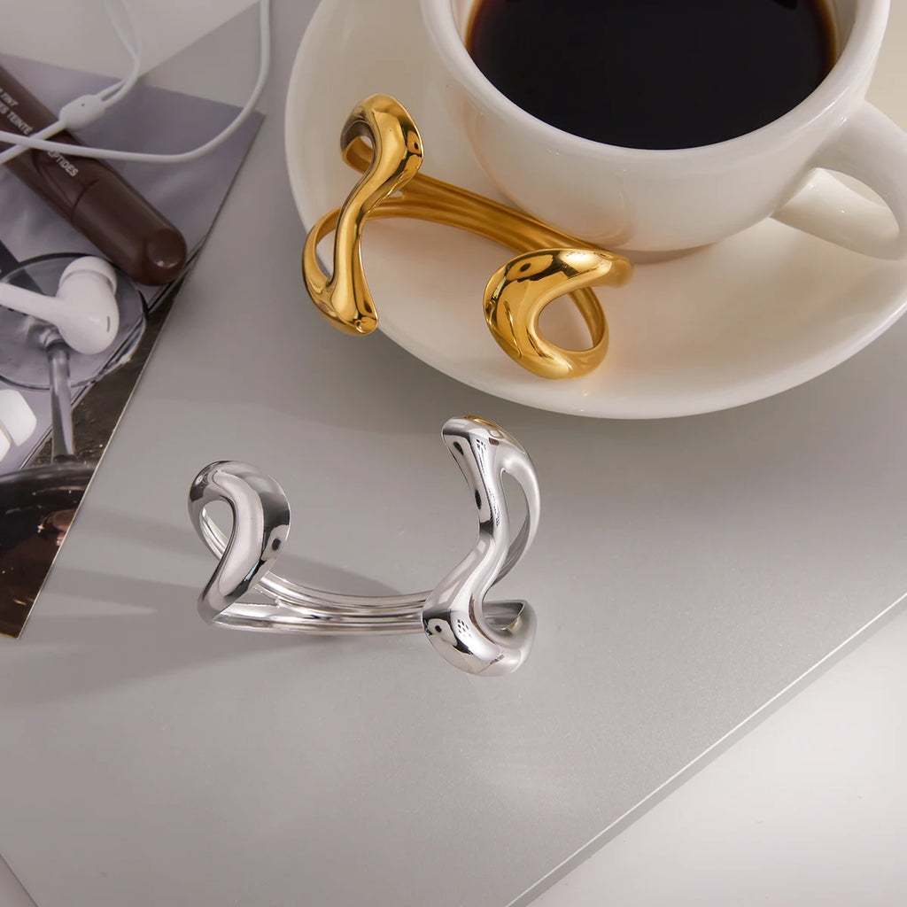Minimalism Double Layered Hollowed-Out Asymmetric Opening Bracelet With Wavy Design ñ