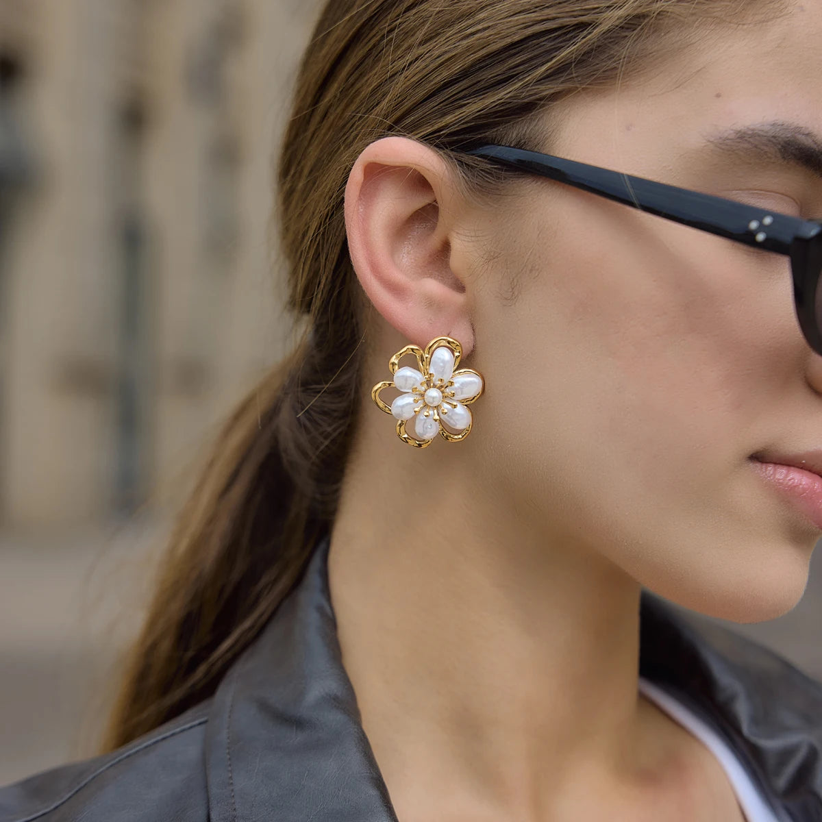 Kika Elegant Imitation Pearl Flower Stud Earrings