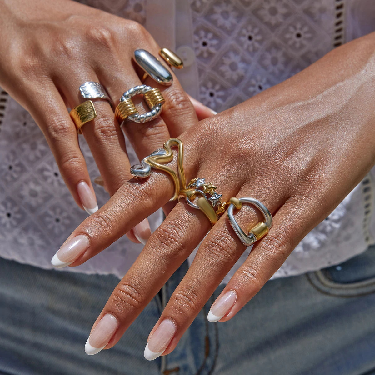 Kika Simple Classic Two tone Rib Fried Dough Twists Hollow out Ring