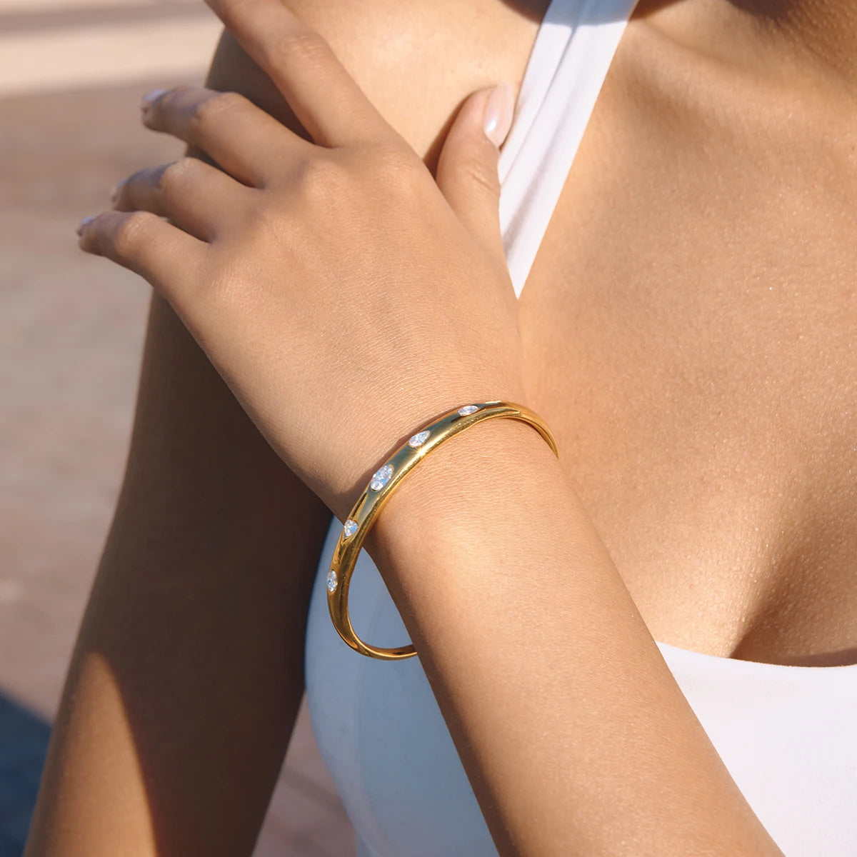KIKA Classic Shiny Circle White Colored Zircons Open Bracelet For Women 18K PVD Gold Plated Stainless Steel Bracelets