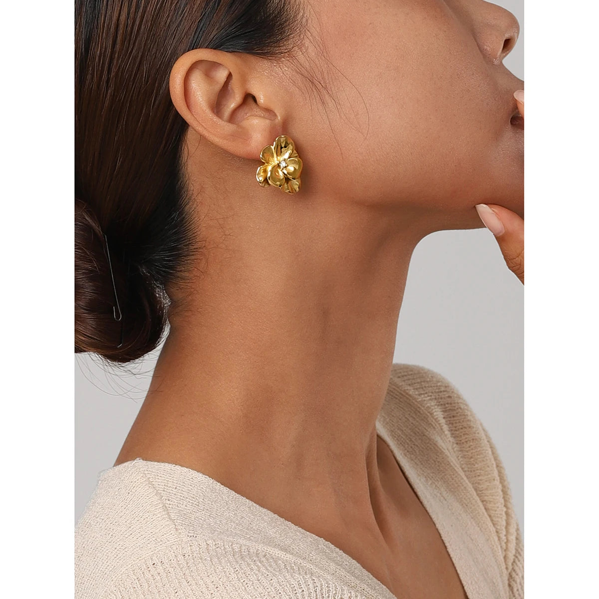 Kika Flower Glossy Charm Stud Earrings Exquisite Ear