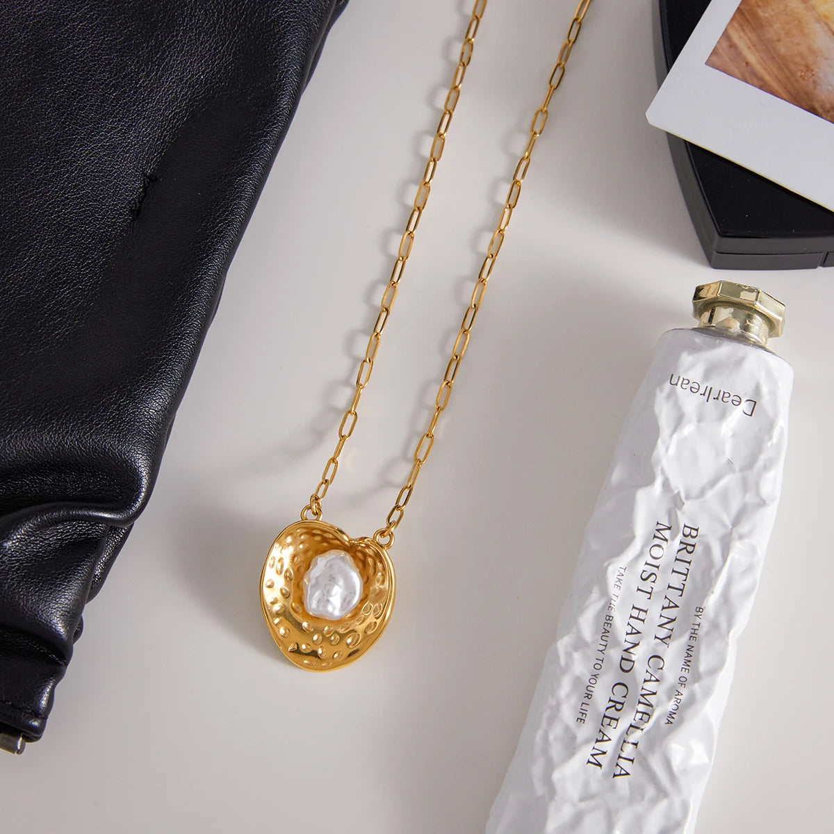 Kika Elegant Pearl Geometric Pendant Necklace