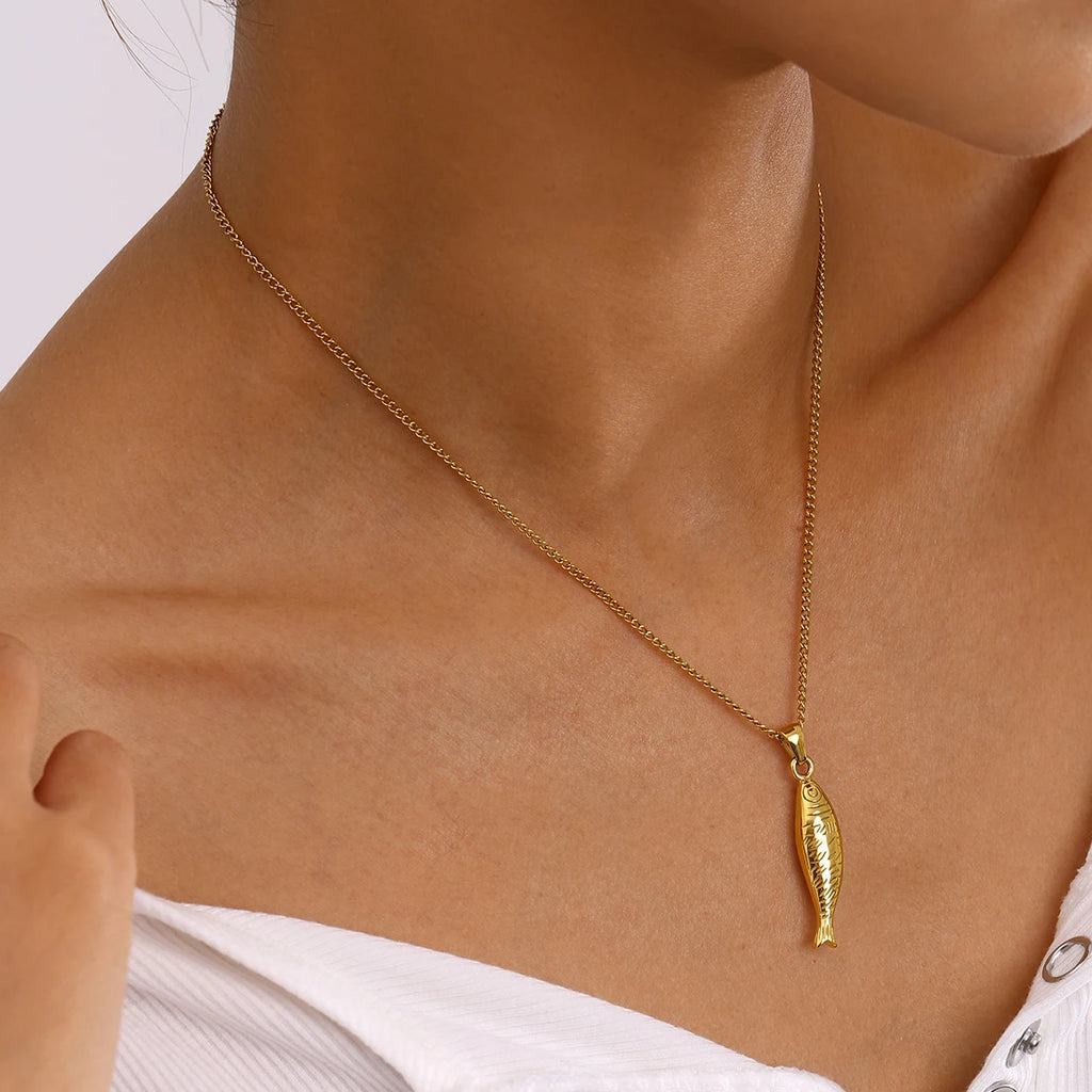Kika Minimalism Articulated Fish Necklace
