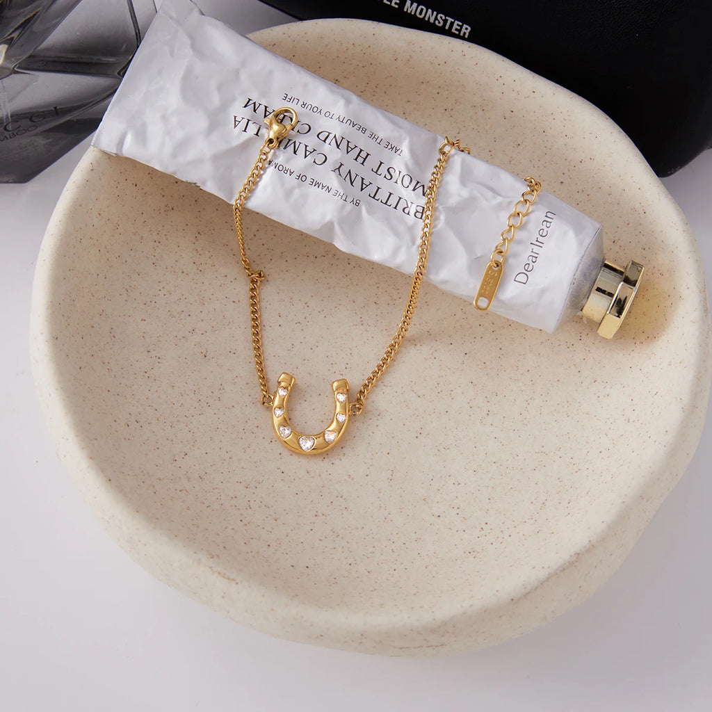 Independent Designer's White Heart-Shaped Zircon U-Shaped Horseshoe Pendant Bracelet