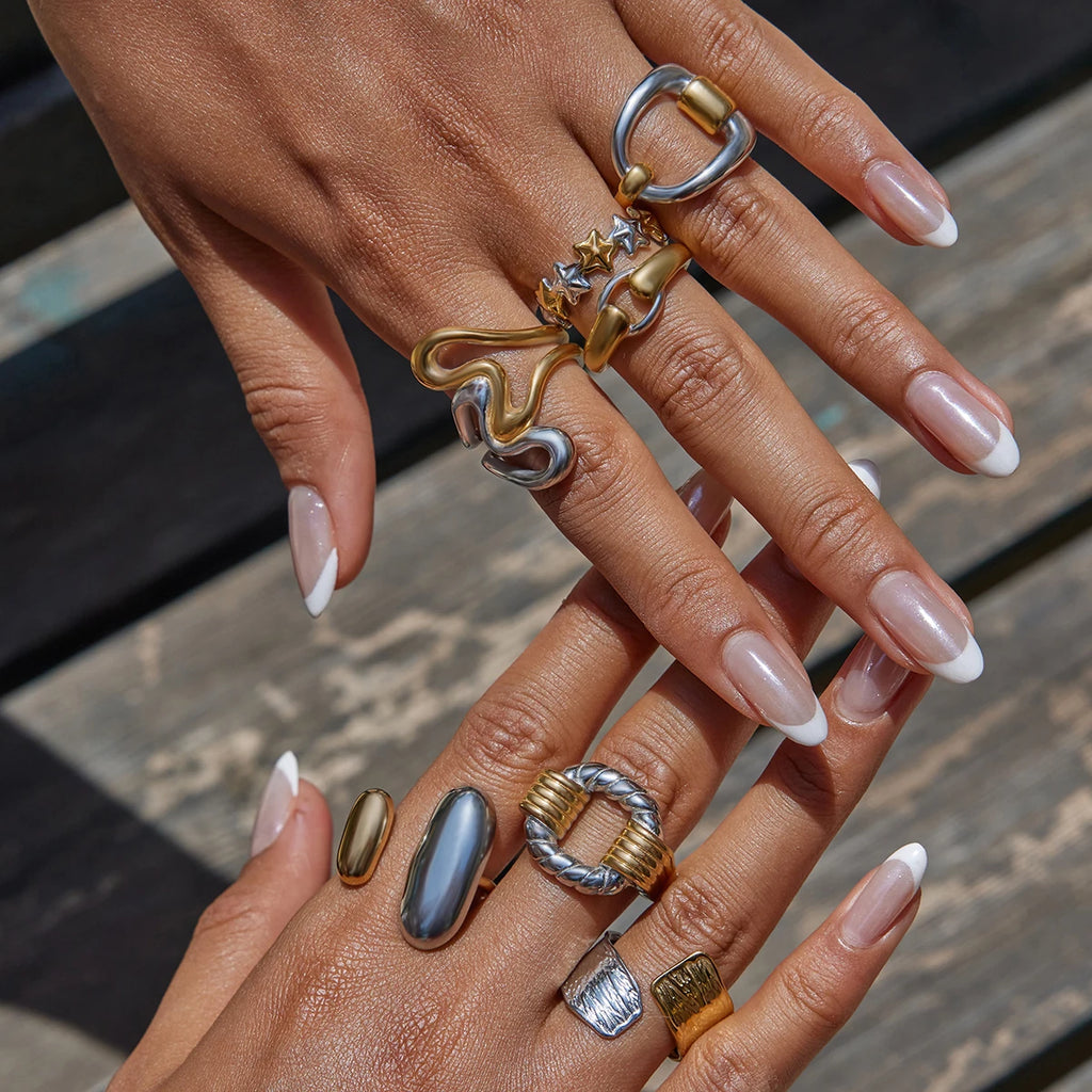 Kika Simple Classic Two tone Rib Fried Dough Twists Hollow out Ring