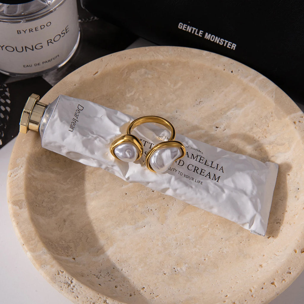 KIKA Simple and Elegant 18K Gold Color PVD Plated Stainless Steel 316L Baroque Shaped Pearl Asymmetric Ring Stackable Pearl