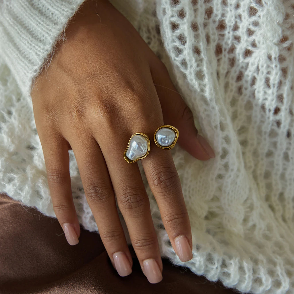 KIKA Simple and Elegant 18K Gold Color PVD Plated Stainless Steel 316L Baroque Shaped Pearl Asymmetric Ring Stackable Pearl