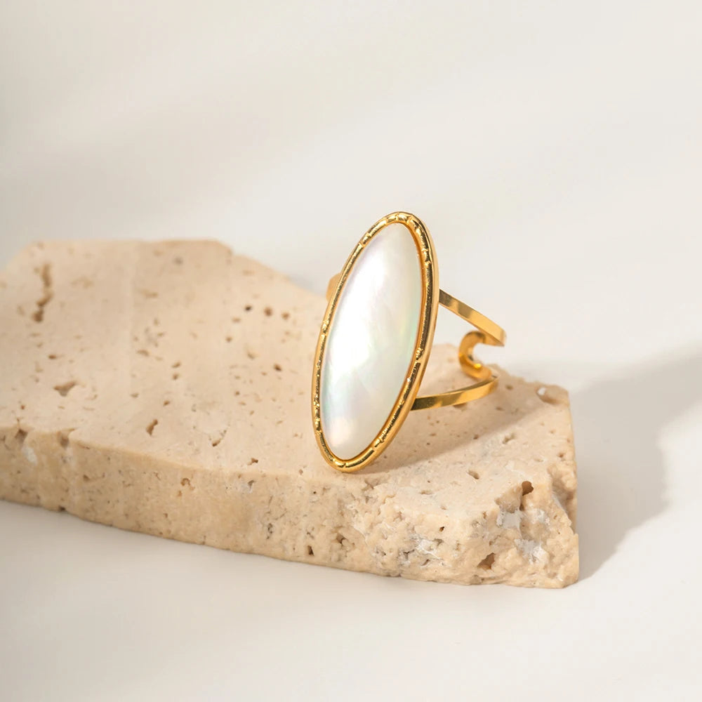 Kika Occident Oval Natural Shell Vintage Rings for