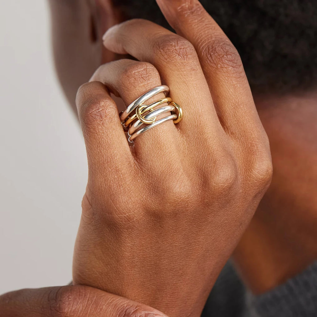 Linking rings interlocking