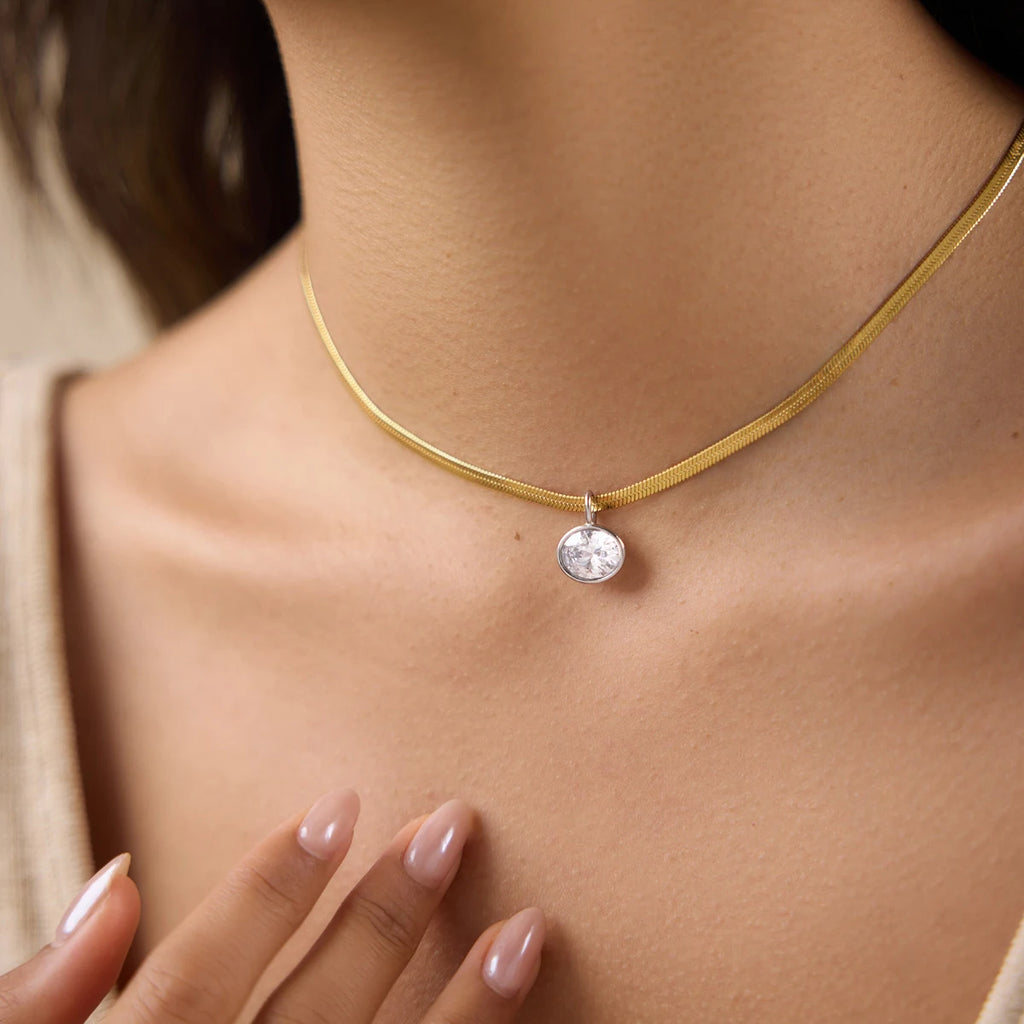 Kika Classic Oval Zircon Pendant Necklace