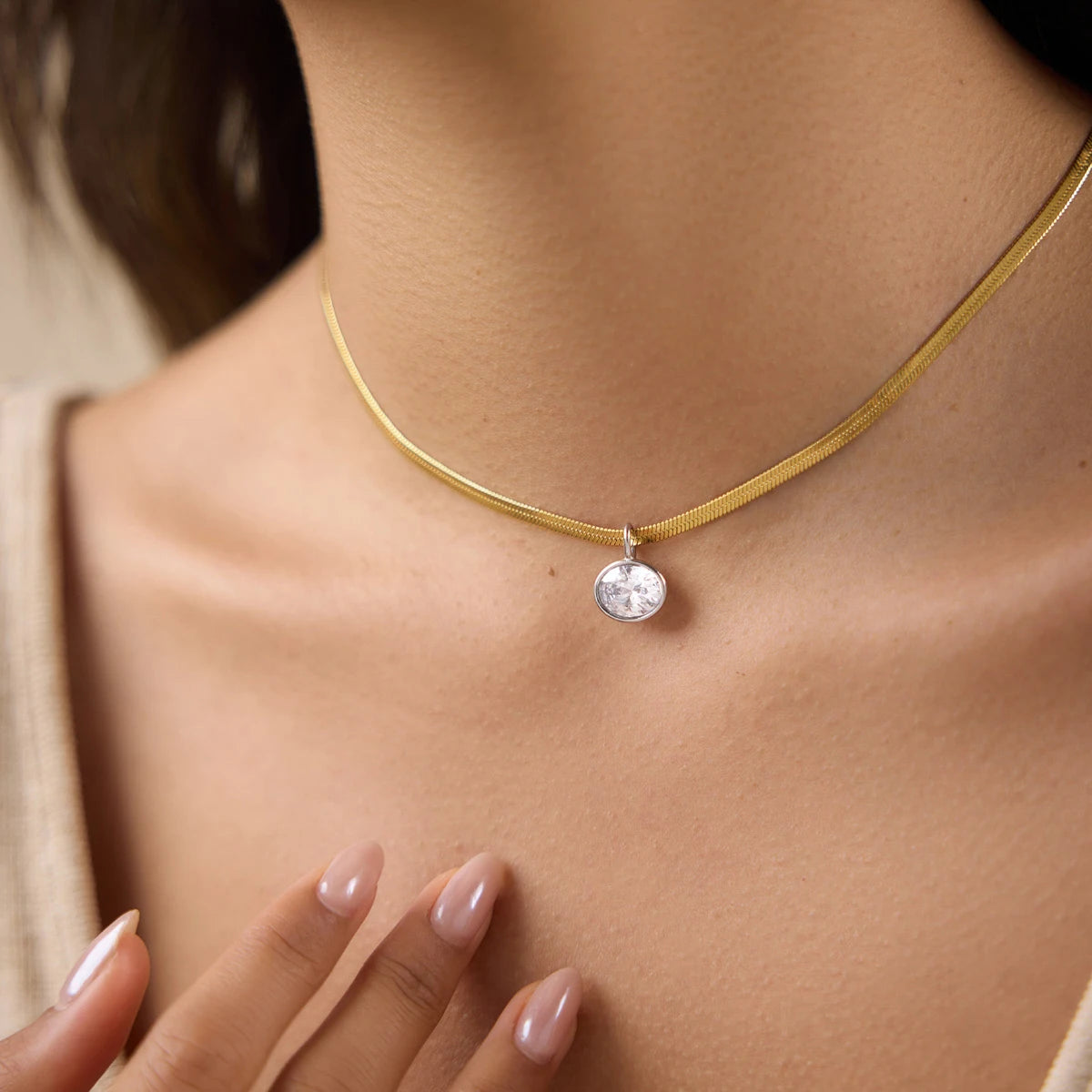 Kika Classic Oval Zircon Pendant Necklace