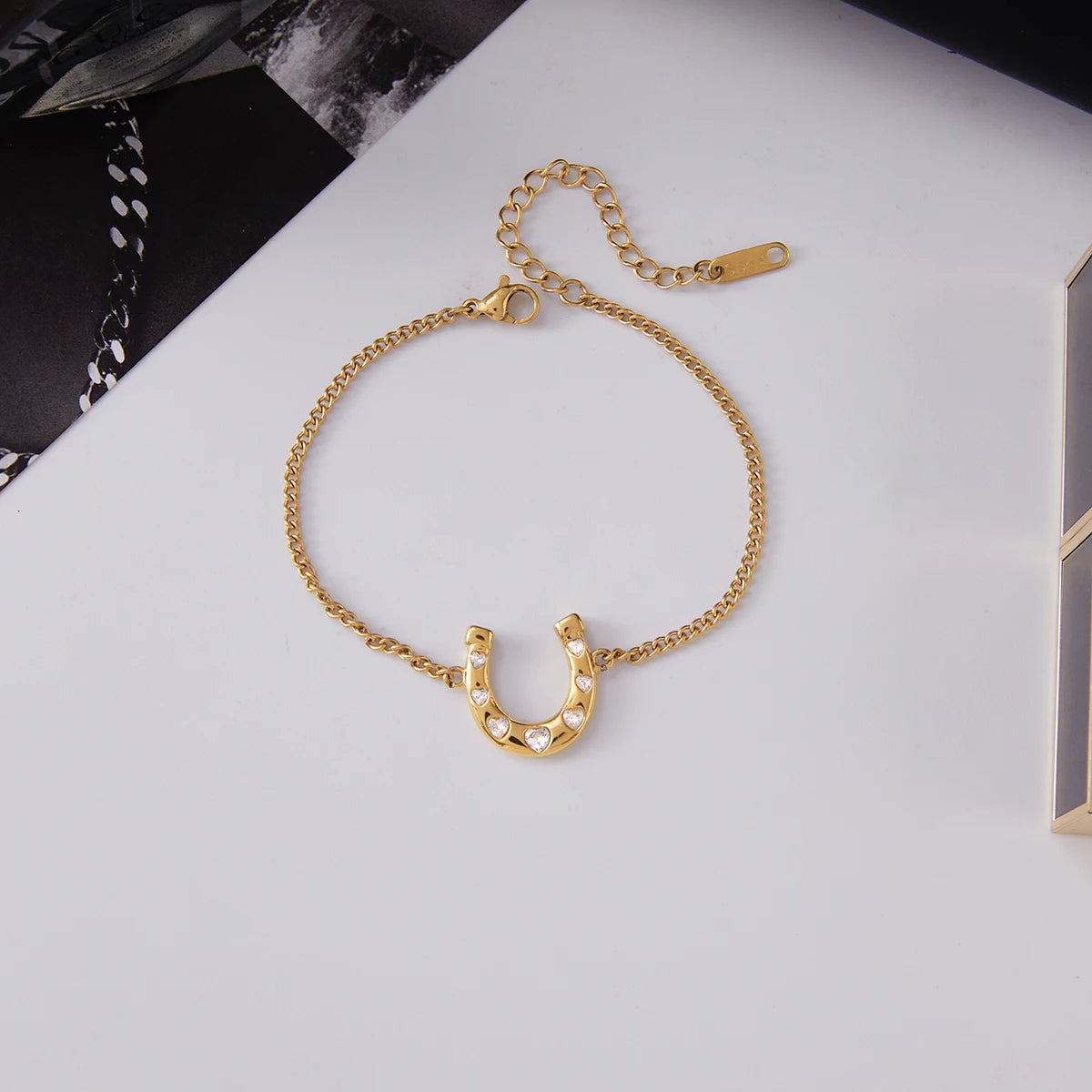 Independent Designer's White Heart-Shaped Zircon U-Shaped Horseshoe Pendant Bracelet