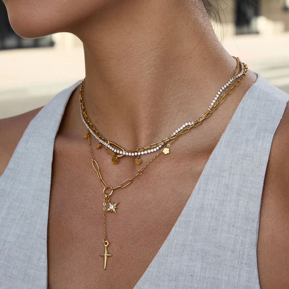 Kika Simple Classic  Rhinestone Smooth Four Star Pendant Necklace