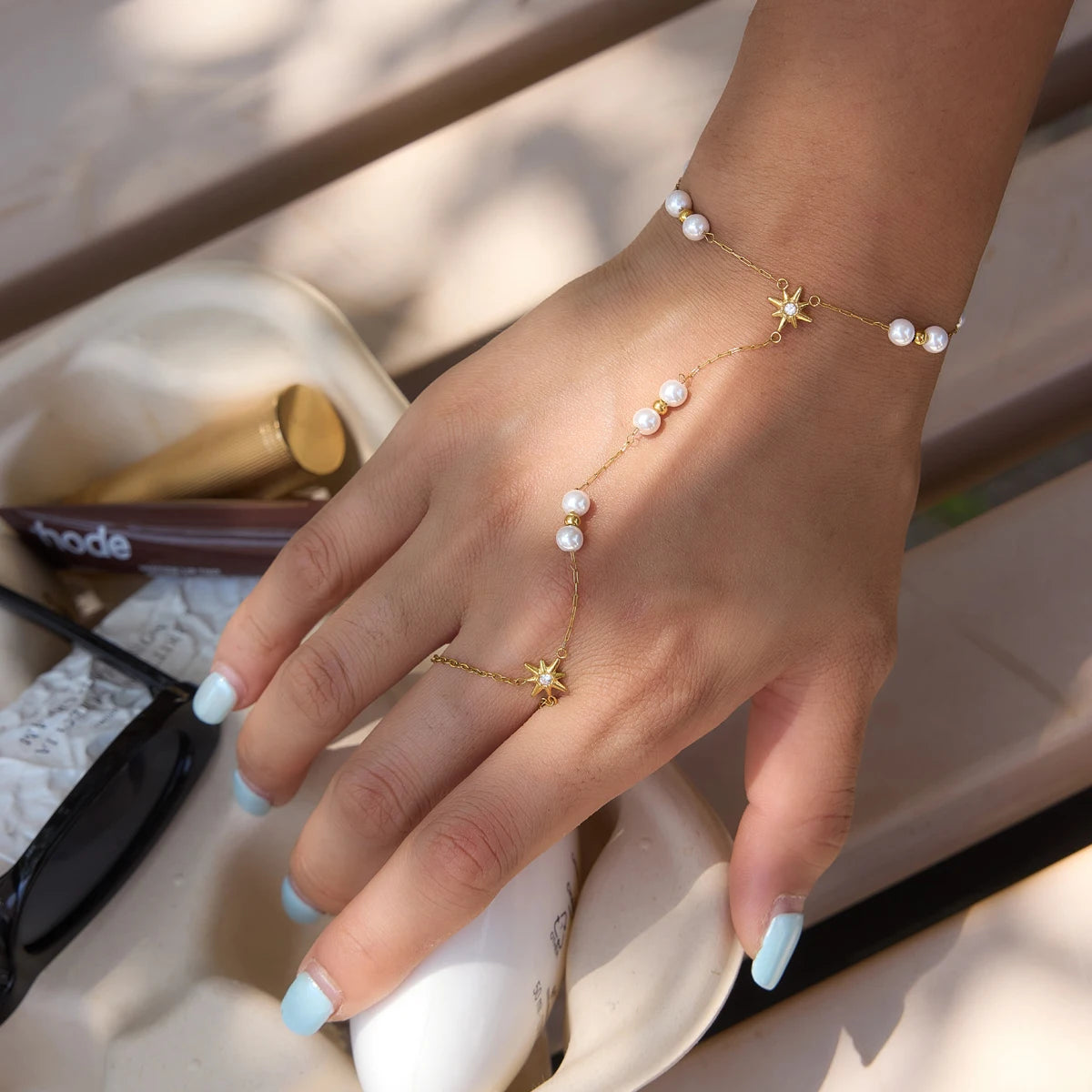 Kika Delicate Acrylic Pearl Bracelet With White Zircon Sun Pattern Connected Fingers Chain
