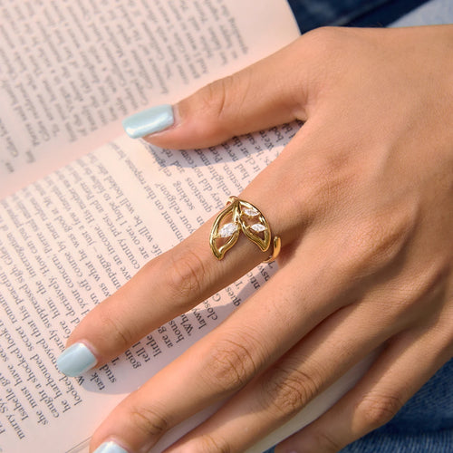 Kika Delicate Fish Tail With White Zircon Opening Ring