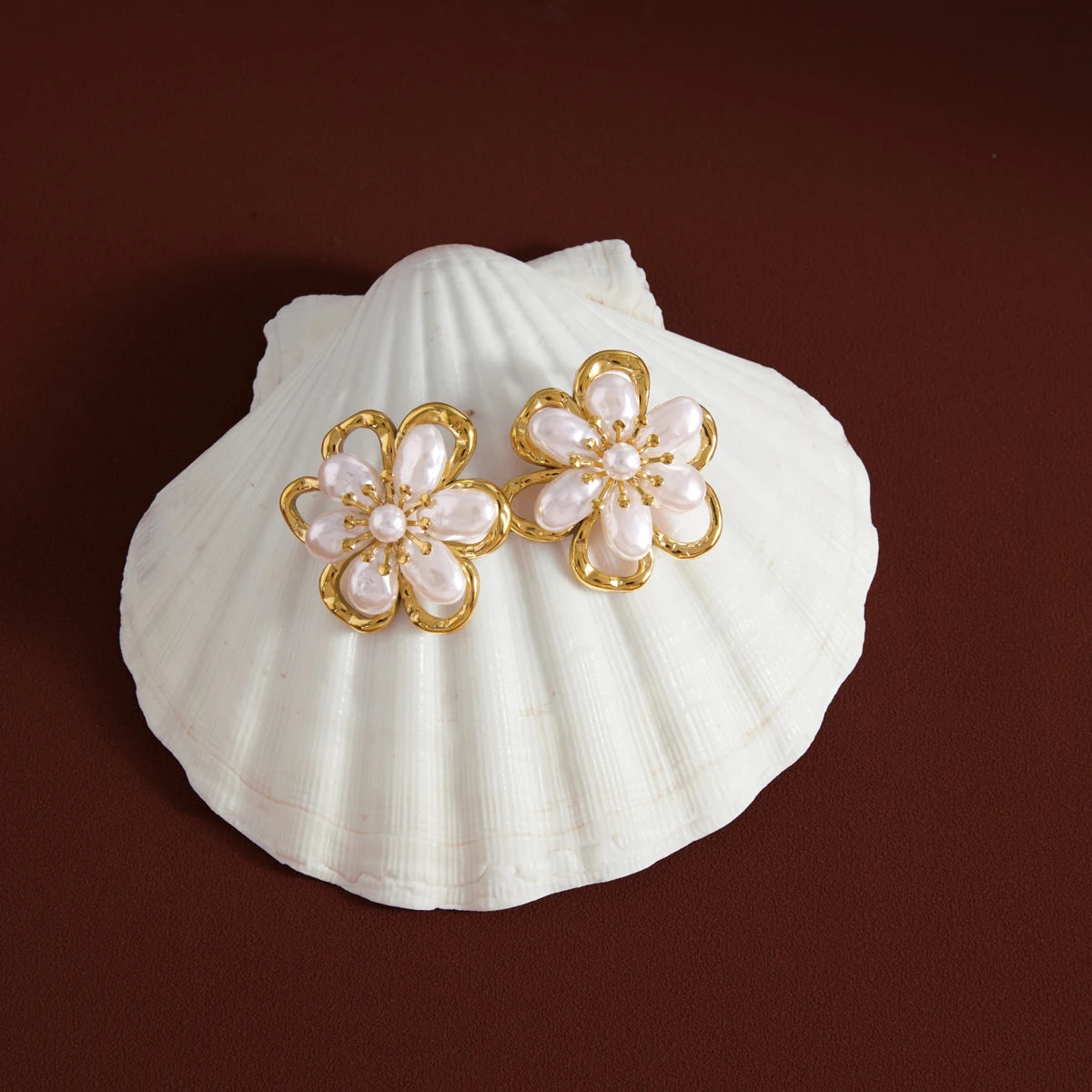Kika Elegant Imitation Pearl Flower Stud Earrings