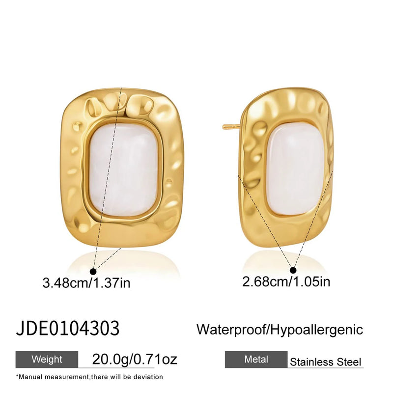 Kika Vintage White Resin Stud Earrings