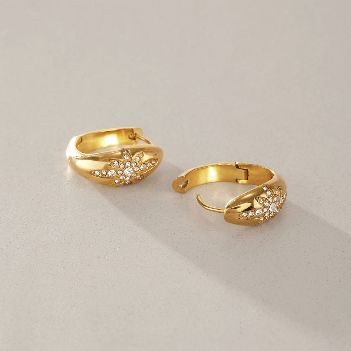 Kika Classic Crystal Star Clip Earrings 18K Gold PVD Plated Stainless Steel 316L