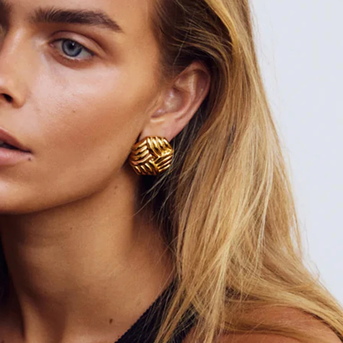 Kika Minimalist 18k Gold Color Stainless Steel Ribbed Geometric Ear Studs