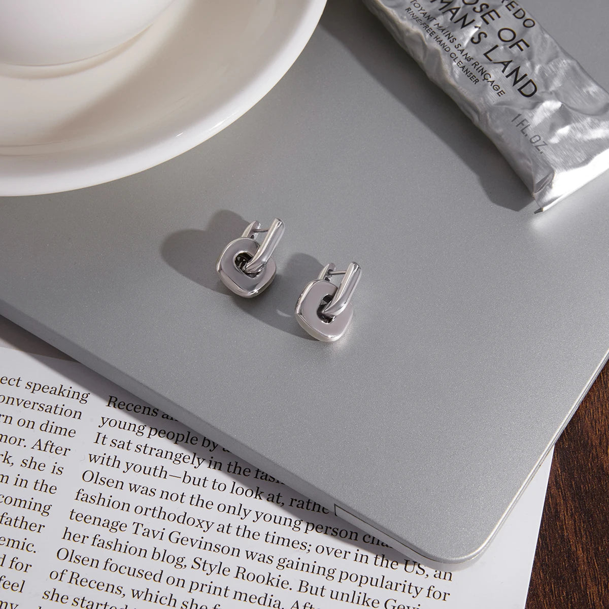 KIKA Minimalist Gold And Silver Color-Block Oval-Shaped Spliced Earrings PVD Gold Plated Stainless Steel 316L