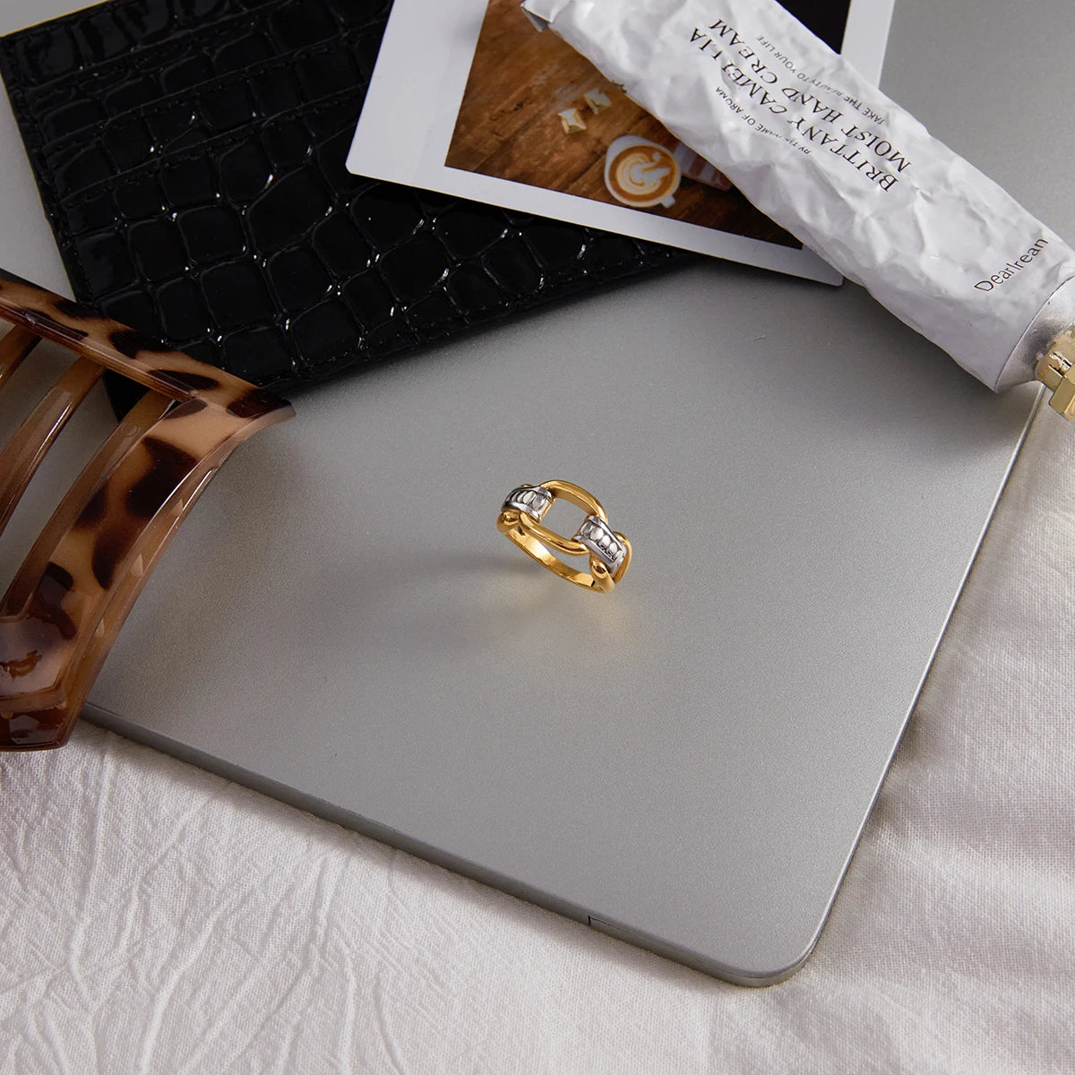 Kika Minimalist Stainless Steel Two tone Wrapped Ring 18k PVD Waterproof Irregular Stackable Ring Women's Jewelry